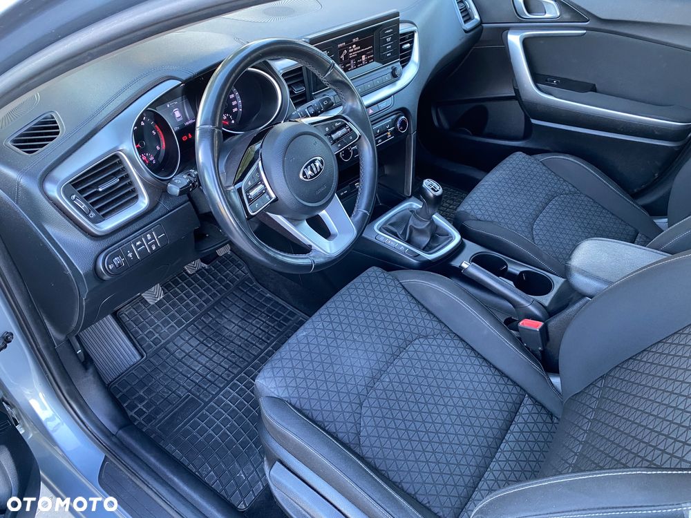 Kia Ceed 1.6 CRDi mHEV M - 28
