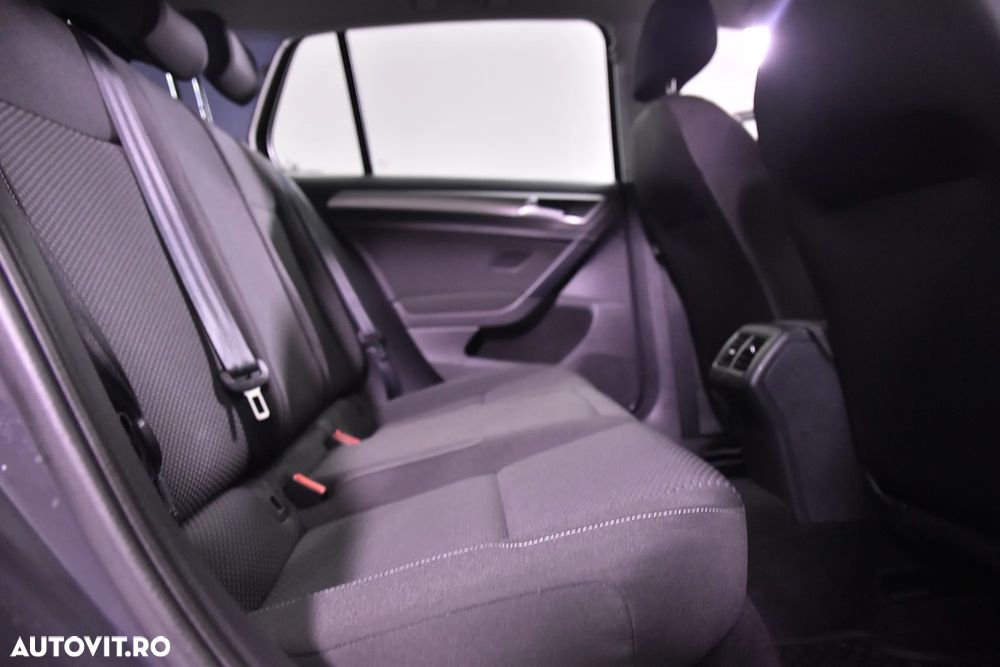 Volkswagen Golf - 12