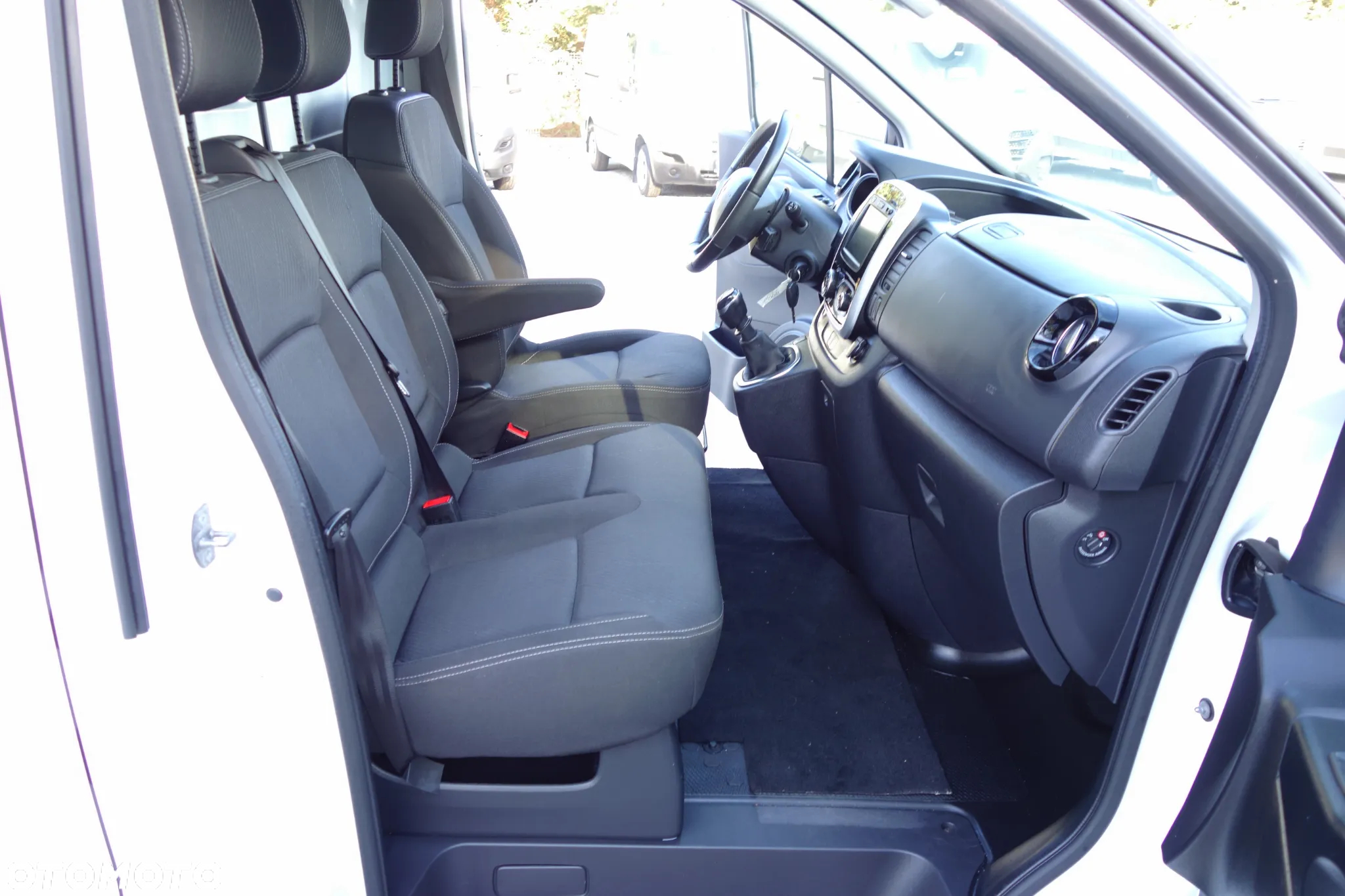 Renault Trafic 2.0 Dci 120 KM L1H1  Zabudowa Klima Webasto 2 x Drzwi Boczne - 7