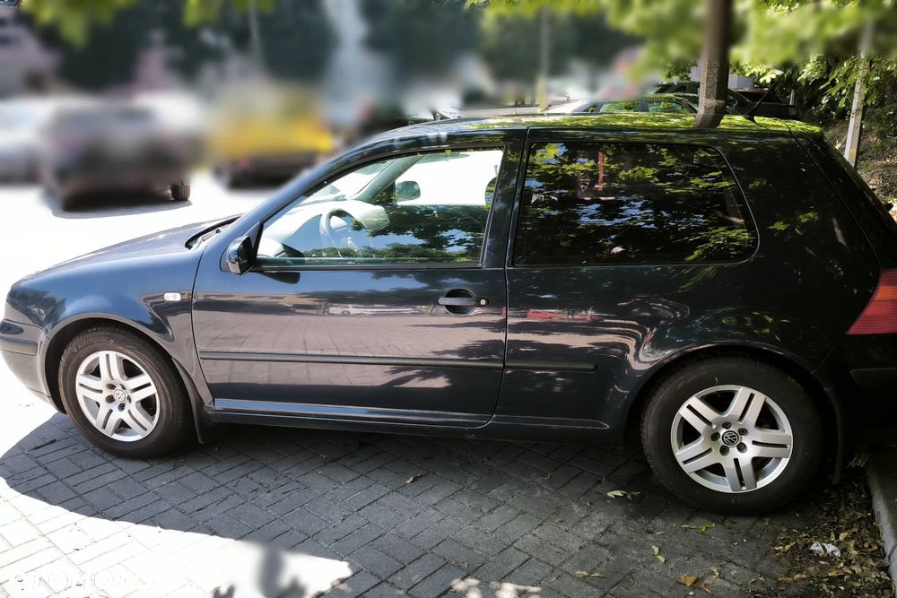 Volkswagen Golf - 1