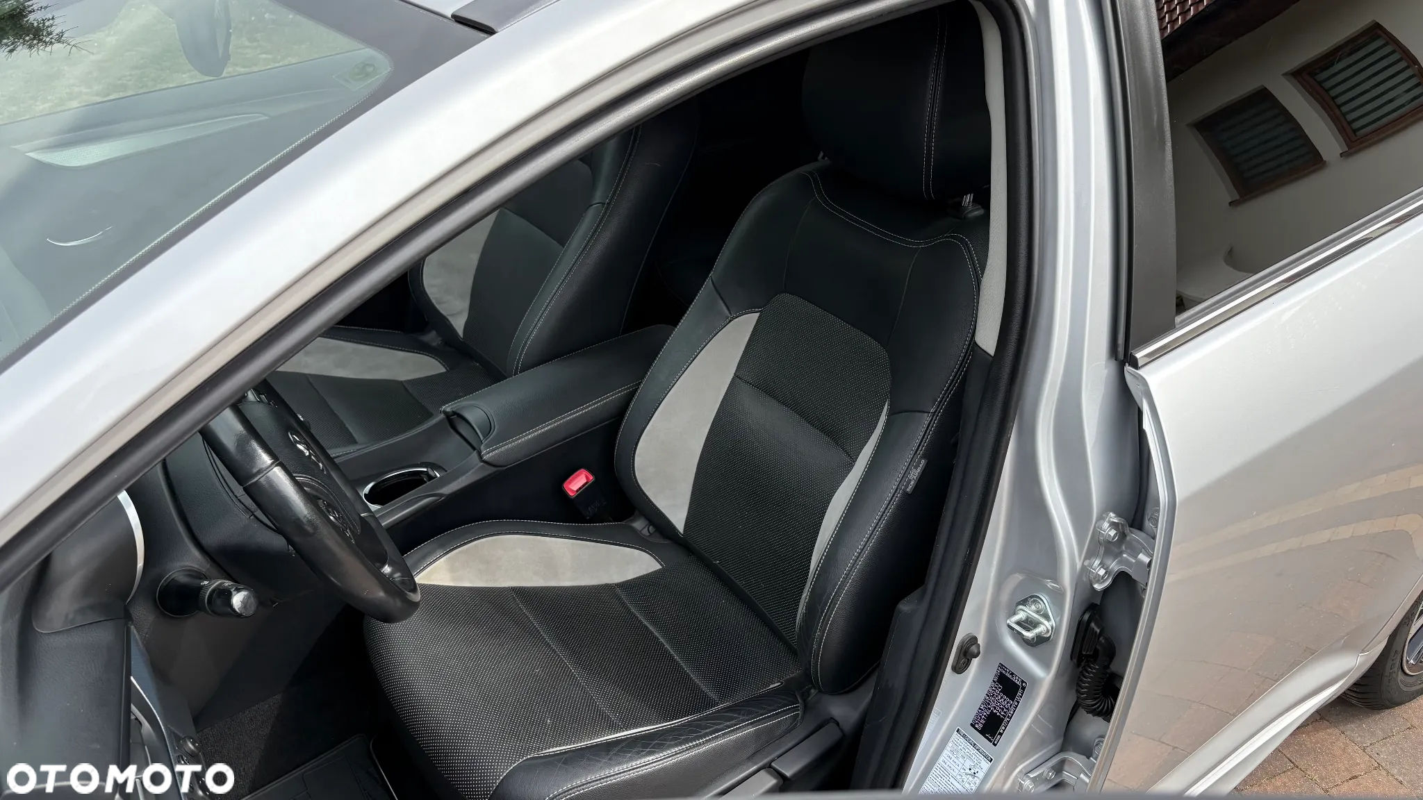Toyota Avensis 2.0 D-4D Prestige - 32