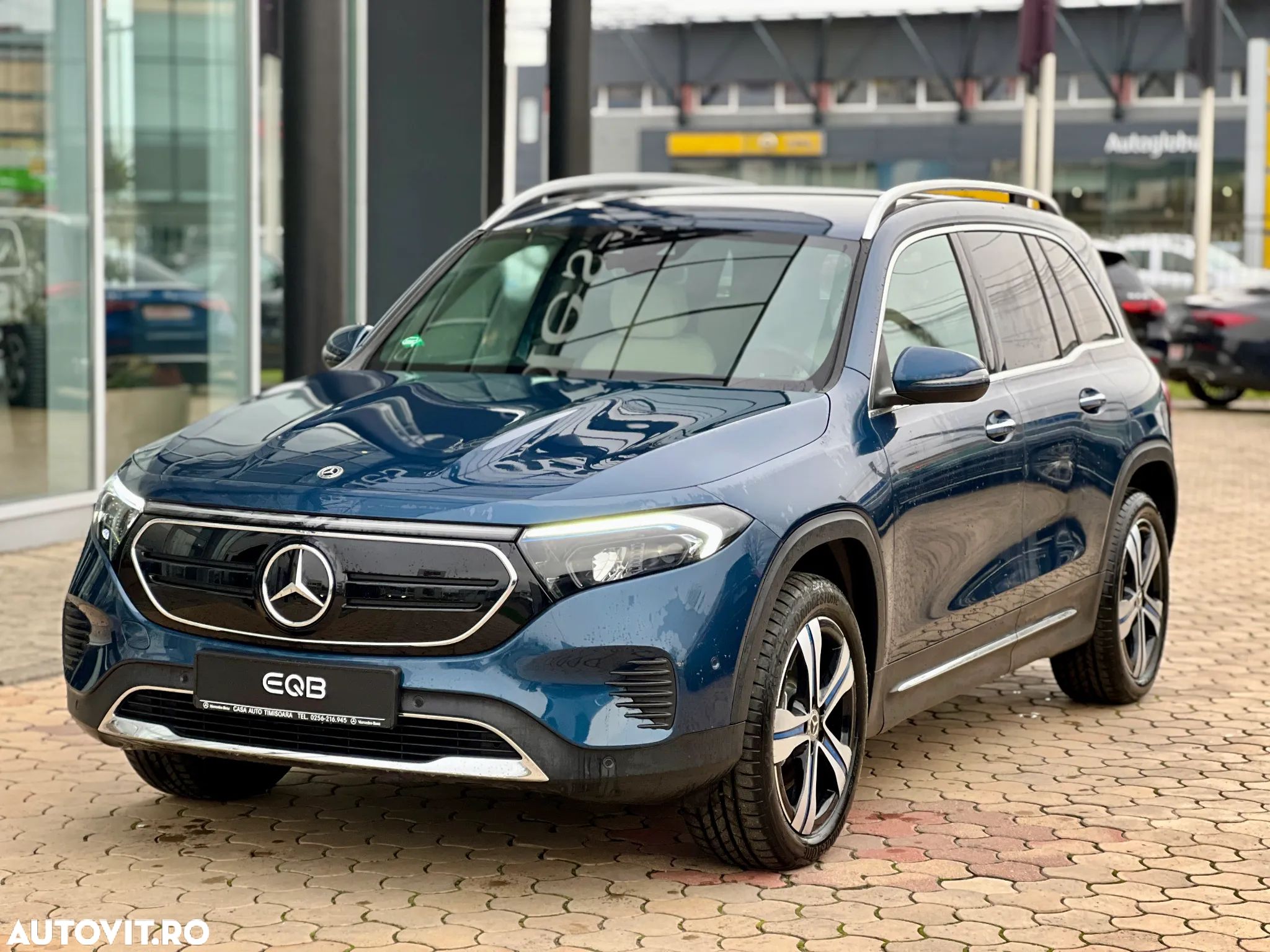 Mercedes-Benz EQB 300 4MATIC - 1