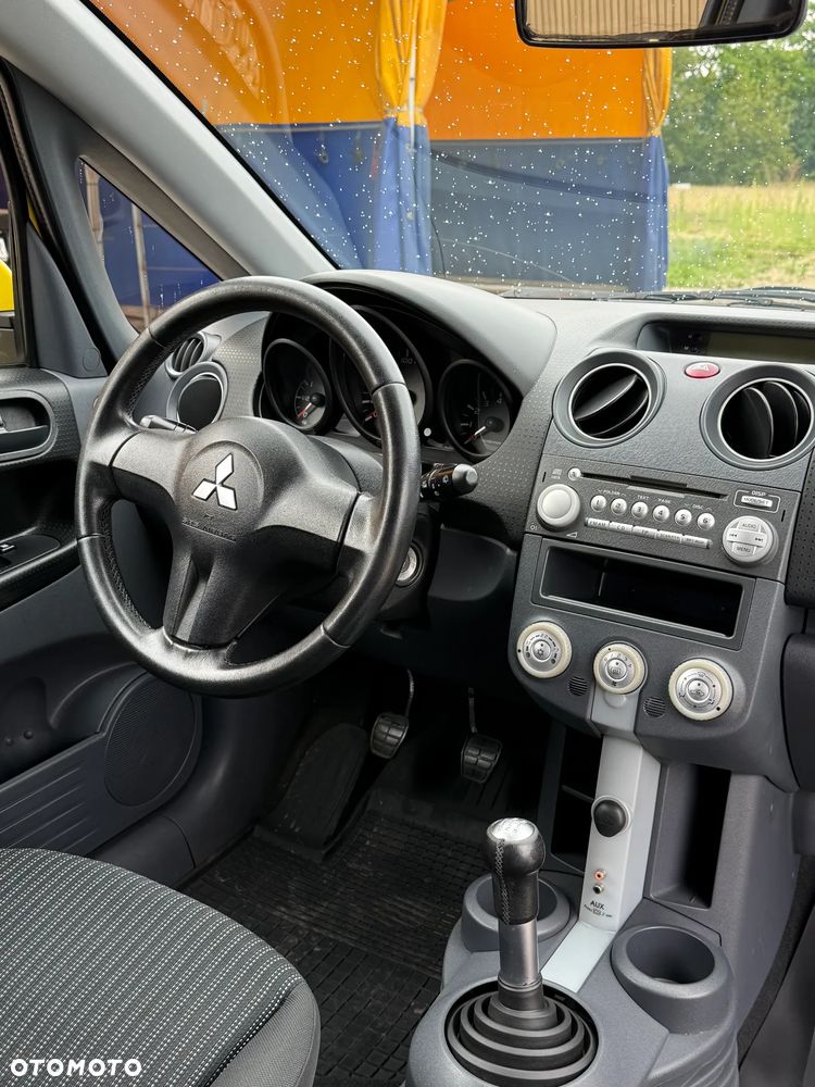Mitsubishi Colt - 3