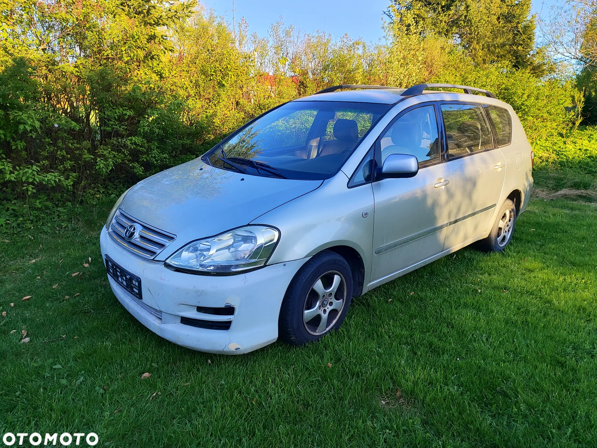 Toyota Avensis Verso - 2