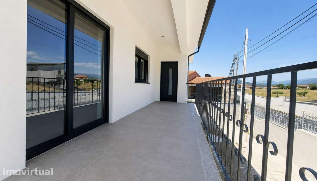 Venda de prédio c/ 2 andares moradia T3, Vila Franca, Viana do Castel - Grande imagem: 2/30