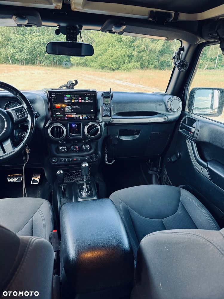 Jeep Wrangler - 9