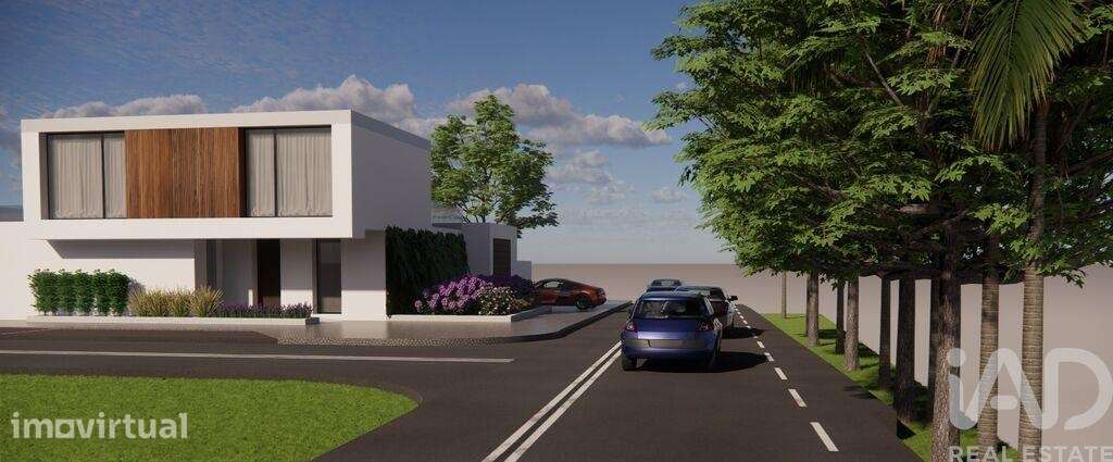 Casa T3 em Silveira de 196,00 m2