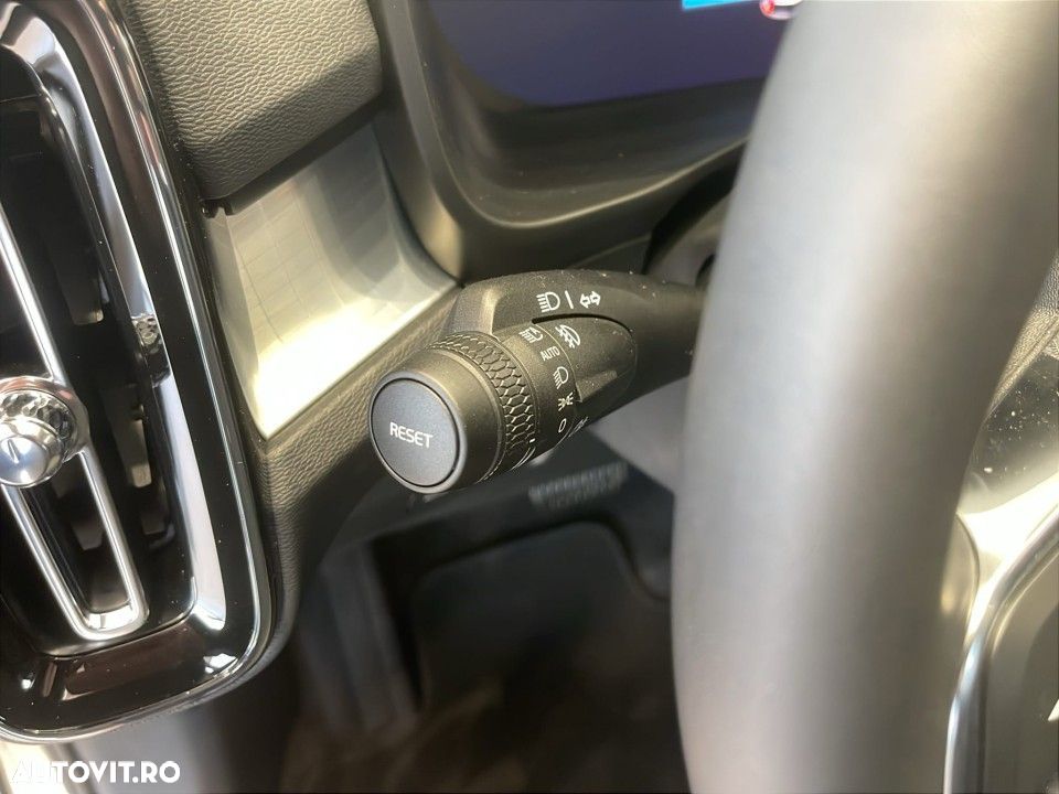 Volvo XC 40 B3 AT FWD MHEV Core - 11