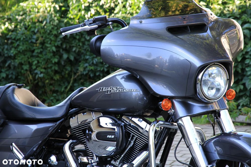 Harley-Davidson Touring Street Glide - 11