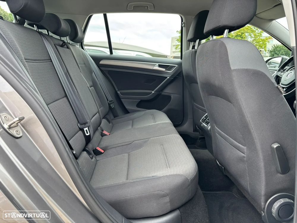 VW Golf 1.6 TDi R-Line - 9
