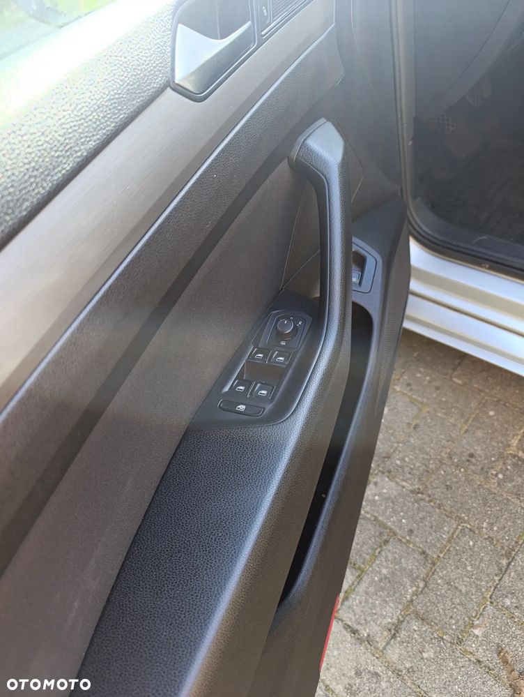 Volkswagen Passat 2.0 TDI BMT Trendline - 19