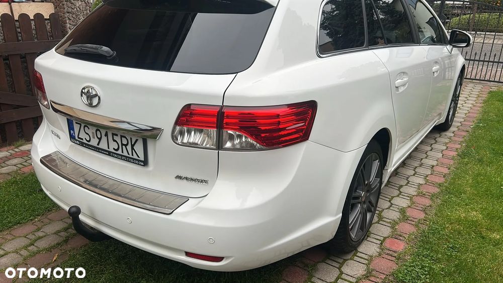 Toyota Avensis 2013 photo 5