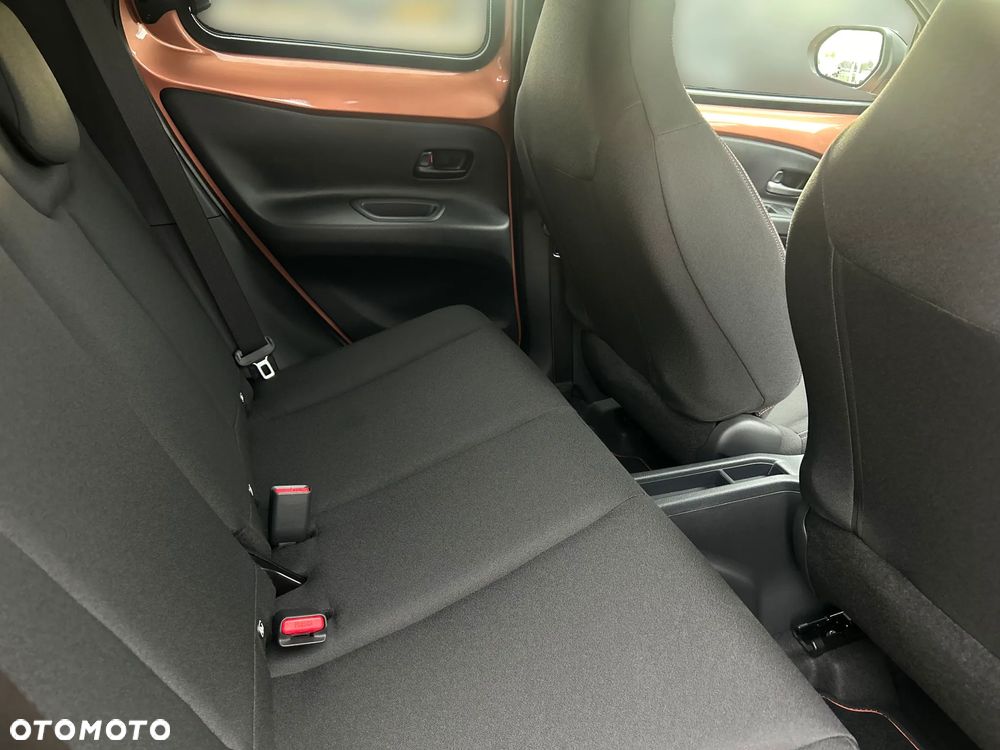 Toyota Aygo X Hybrid 1.5 Style e-CVT - 37