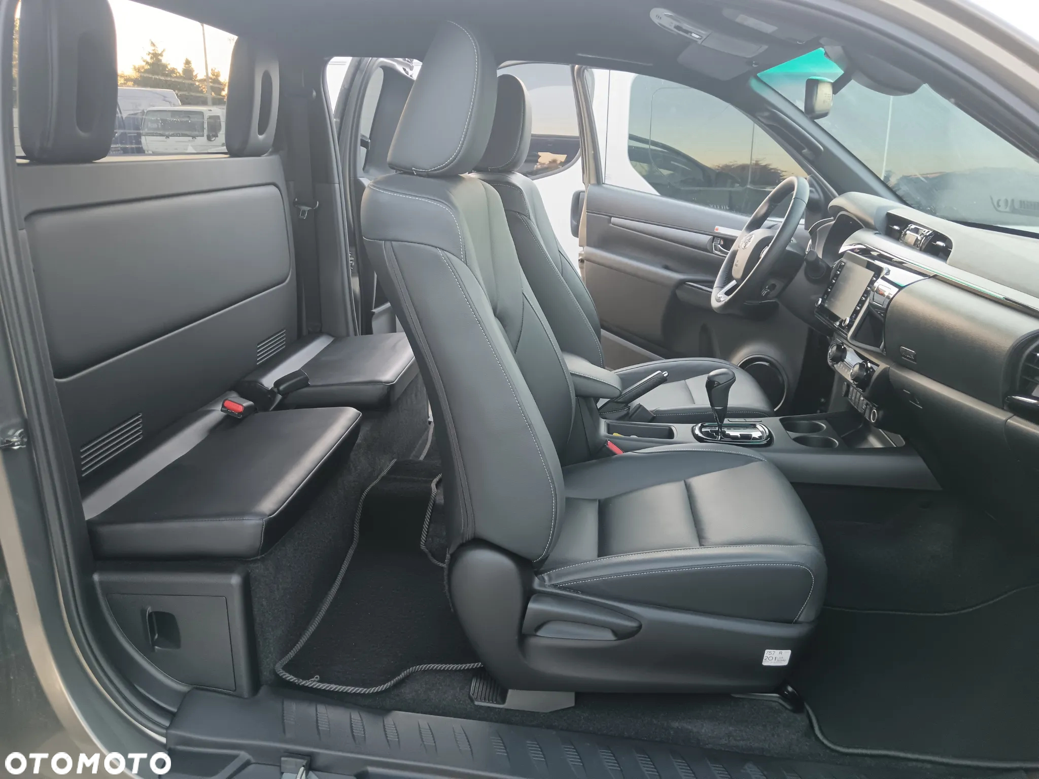 Toyota Hilux - 14