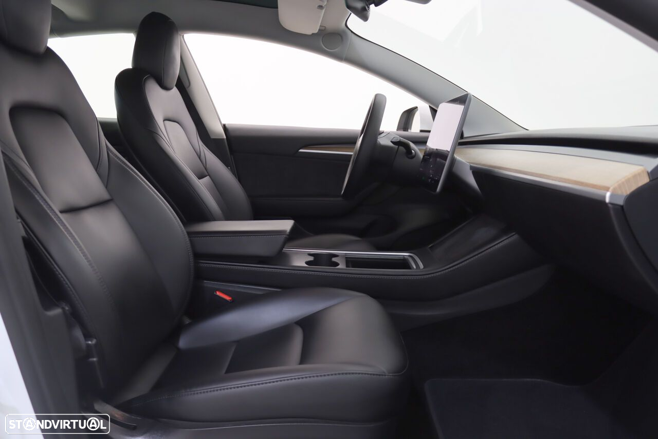 Tesla Model 3 - 6