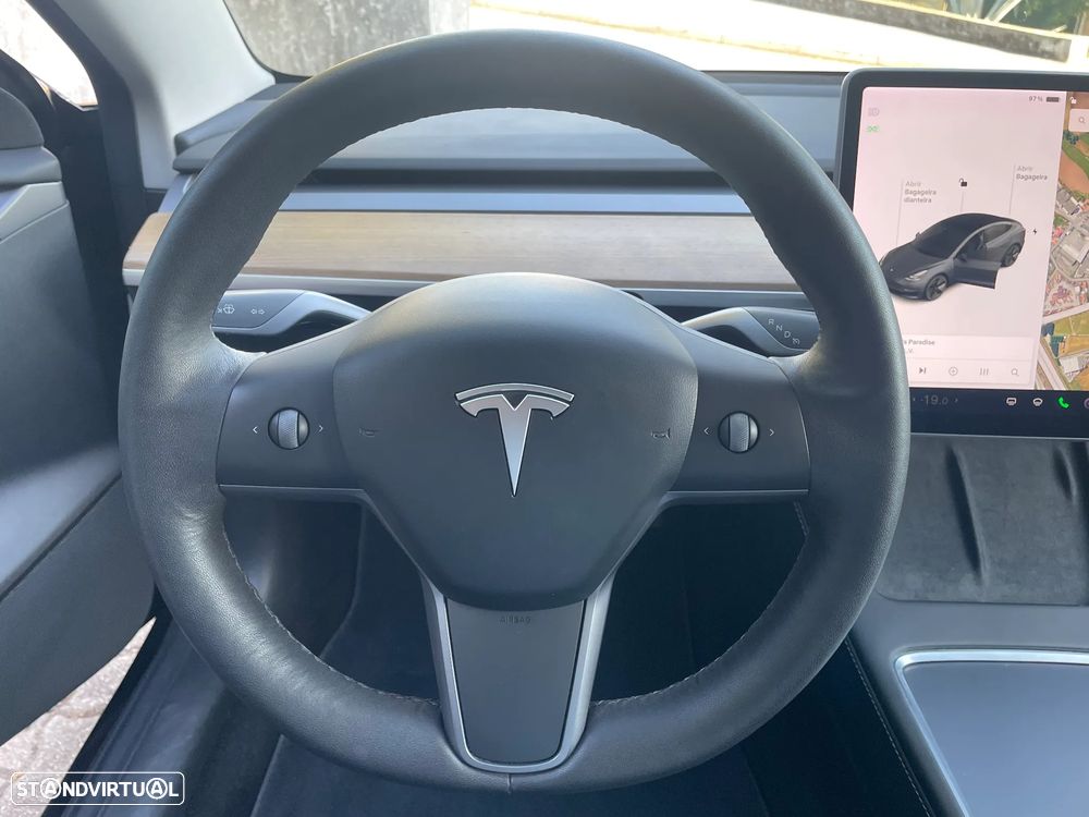 Tesla Model 3 RWD - 32
