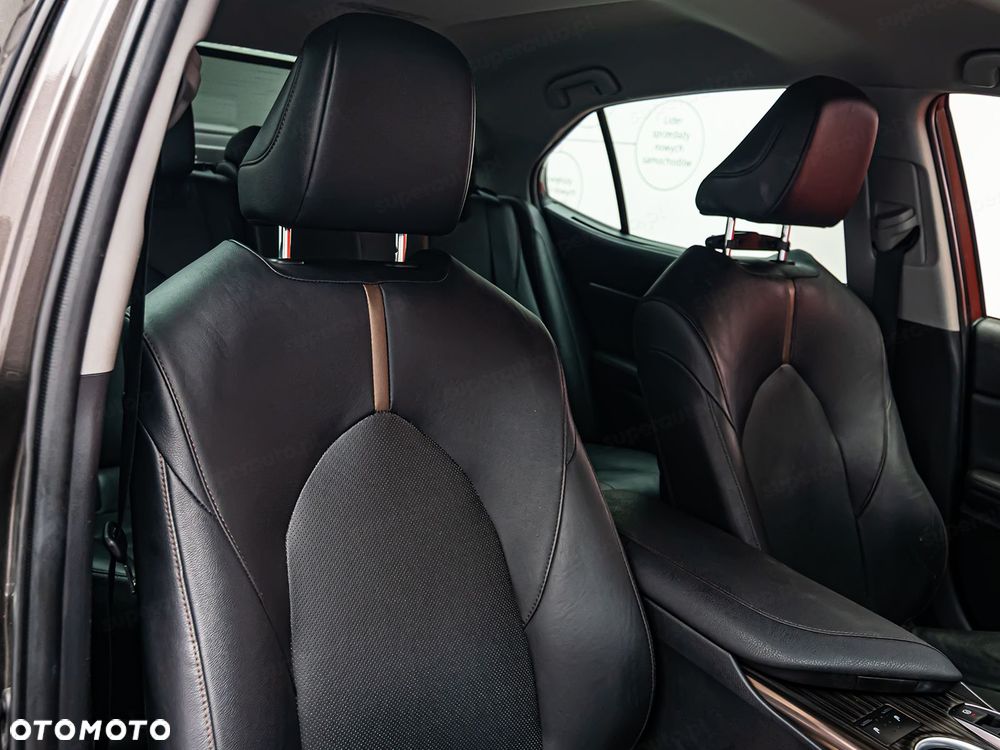 Toyota Camry 2.5 Hybrid Executive CVT - 10