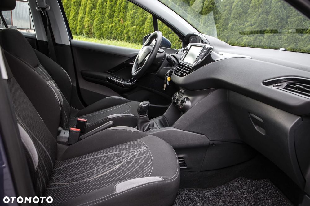 Peugeot 208 - 21