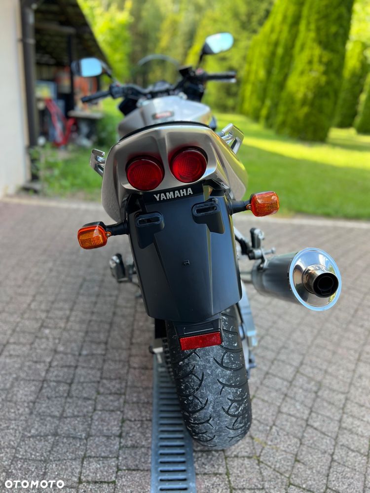 Yamaha FZS - 19