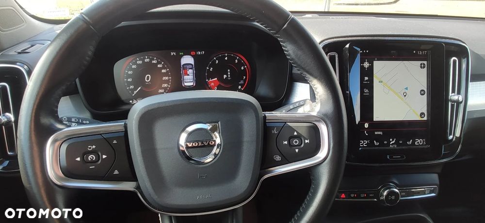 Volvo XC 40 T3 Momentum Pro - 24
