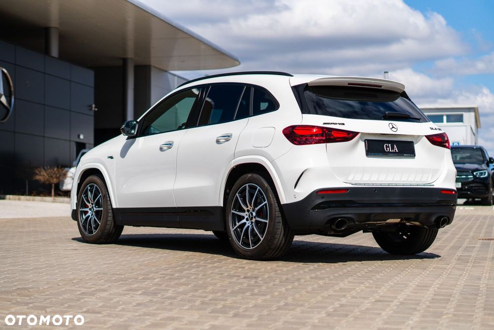 Mercedes-Benz GLA - 11