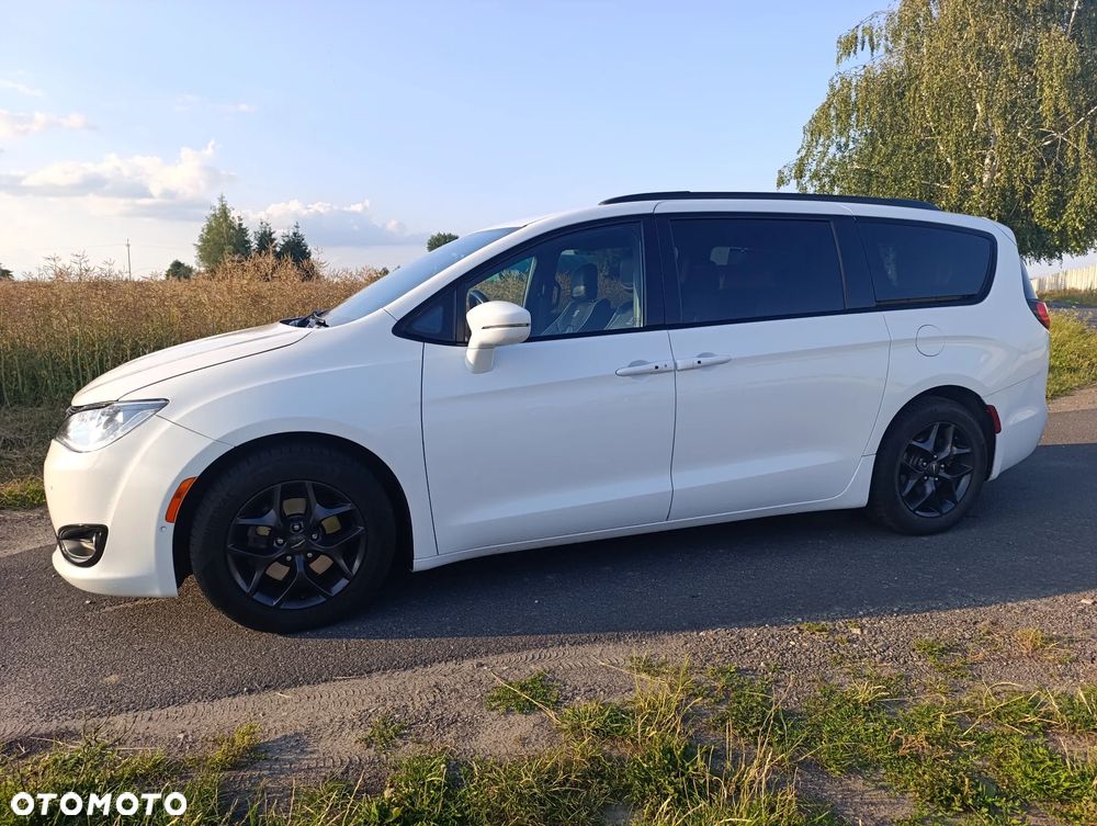 Chrysler Pacifica - 12