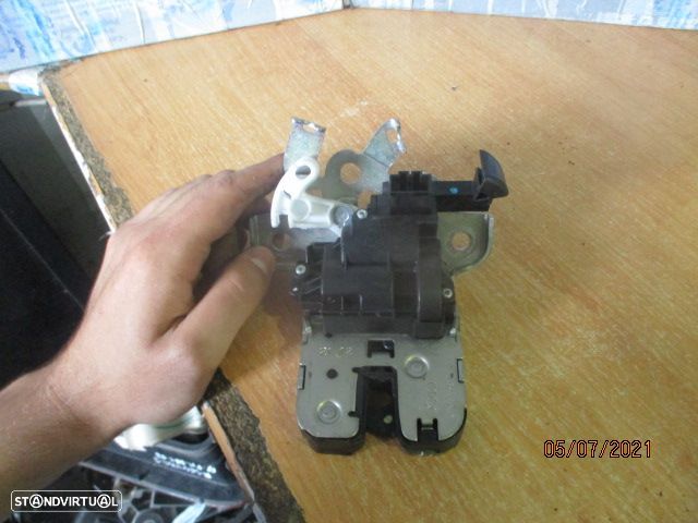 Fecho 8R0827505 AUDI A1 2013 MALA 4 PINOS - 2