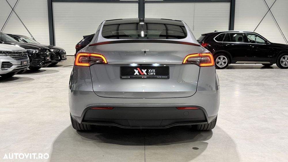 Tesla Model Y Performance Dual Motor AWD - 14