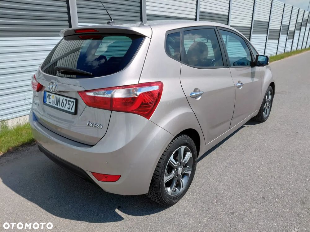 Hyundai ix20 1.4 Premium blue - 5