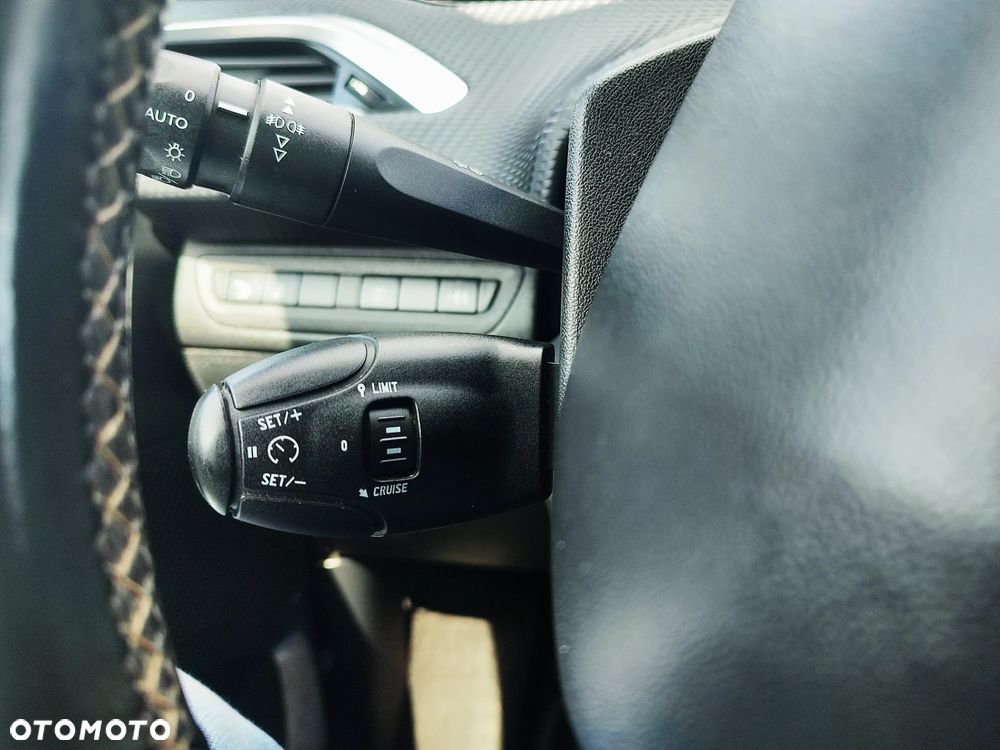 Peugeot 2008 1.6 VTi Allure - 21