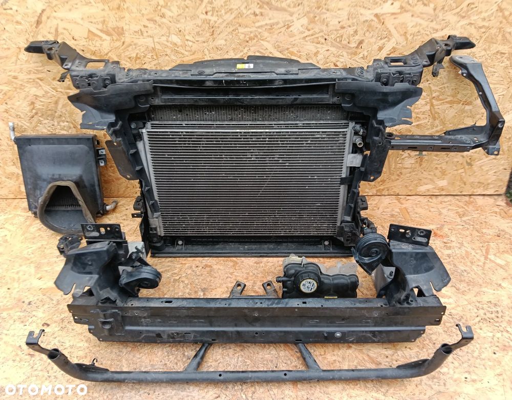 Komplet chłodnic pas przedni belka zderzaka Range Rover Velar L560 3.0d 2020 - 1