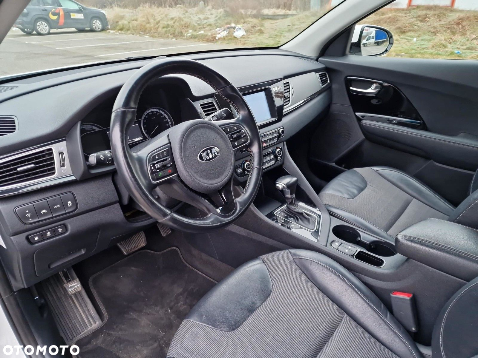 Kia Niro 1.6 GDI Plug-in Hybrid L - 9