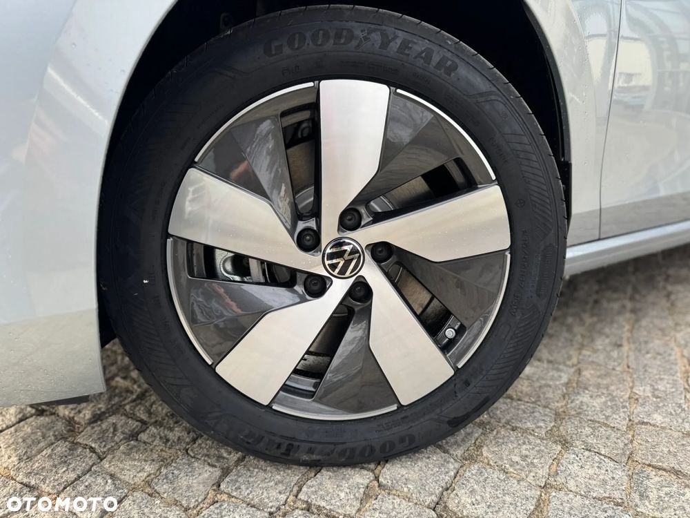 Volkswagen Passat - 11