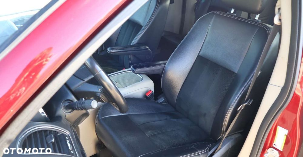 Dodge Grand Caravan - 13