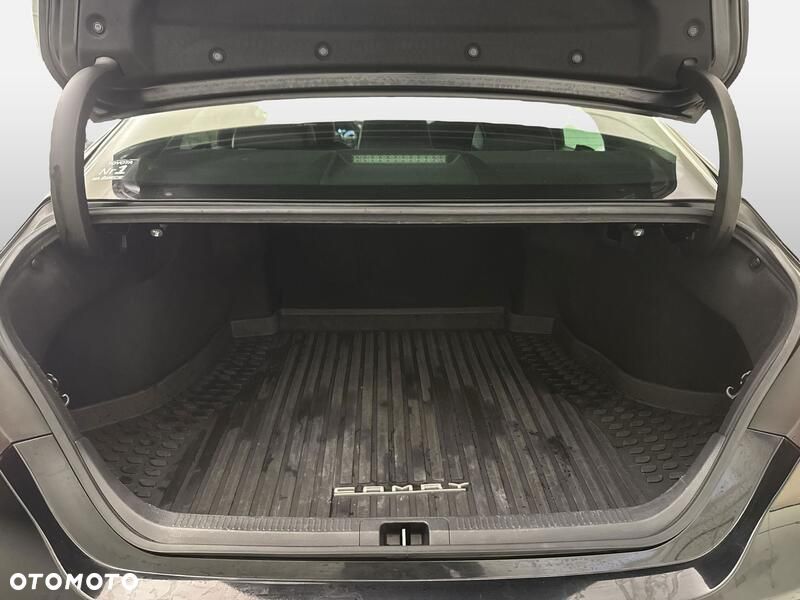 Toyota Camry 2.5 Hybrid Executive CVT - 21