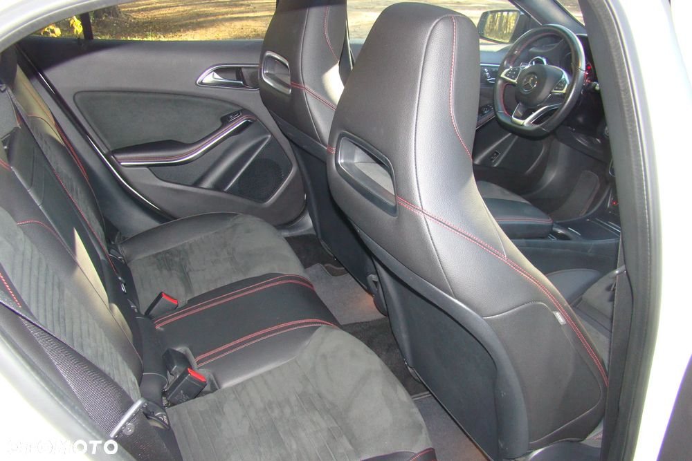 Mercedes-Benz GLA 220 d 4-Matic AMG Line - 10