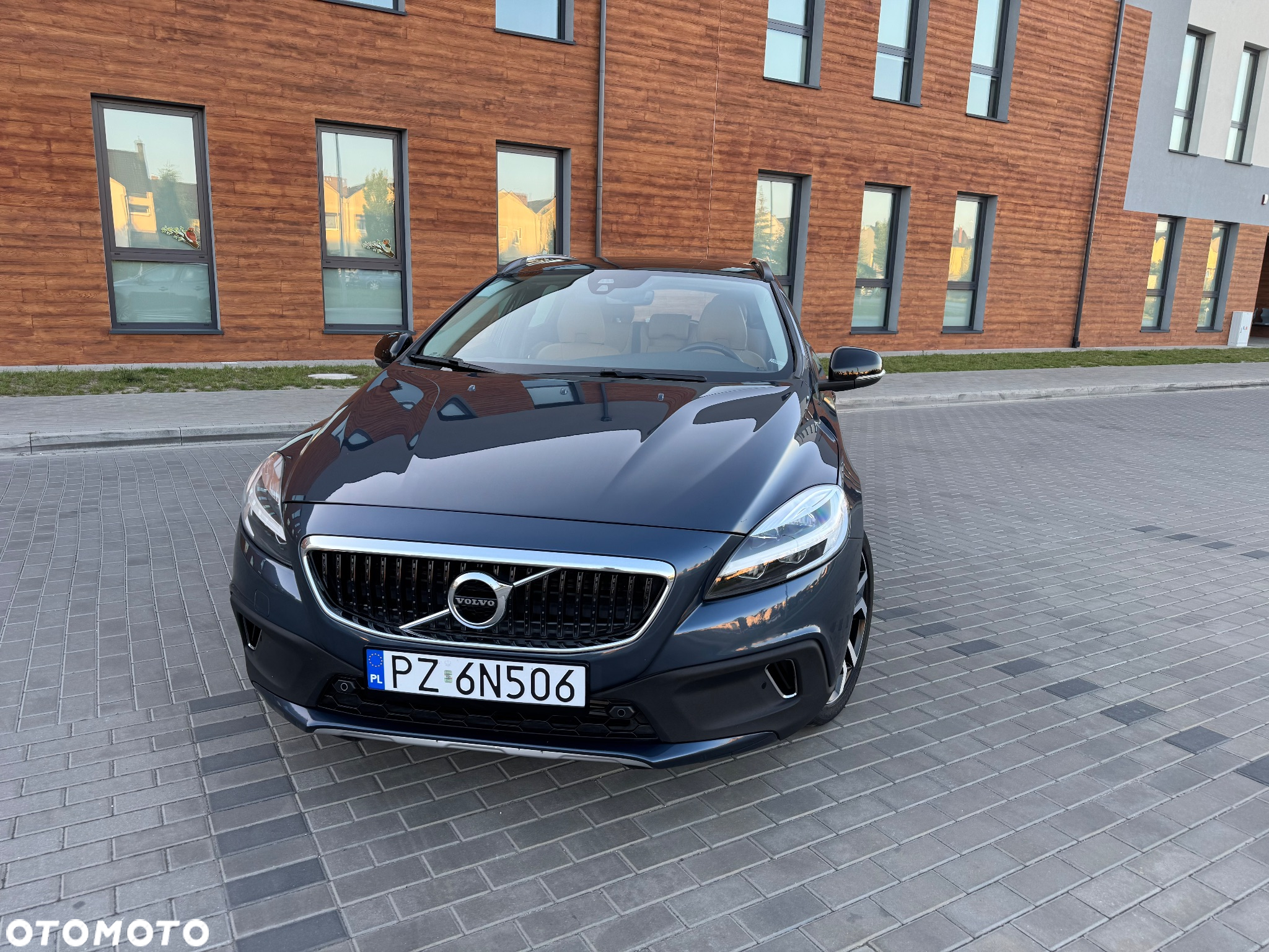 Volvo V40 Cross Country T3 Geartronic Momentum - 3