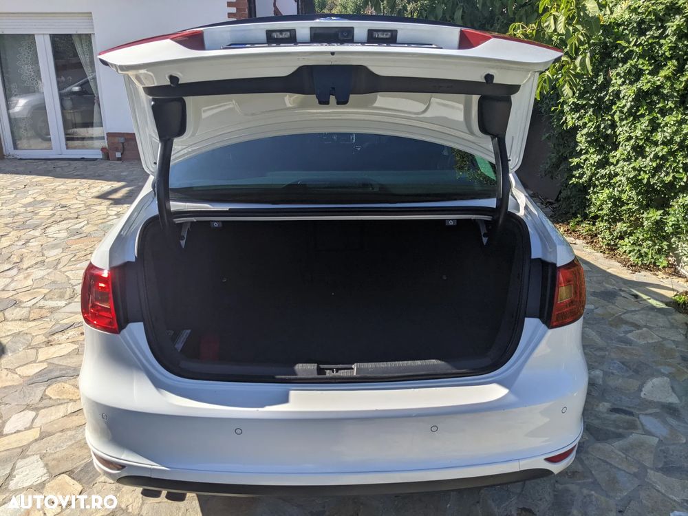 Volkswagen Jetta - 12