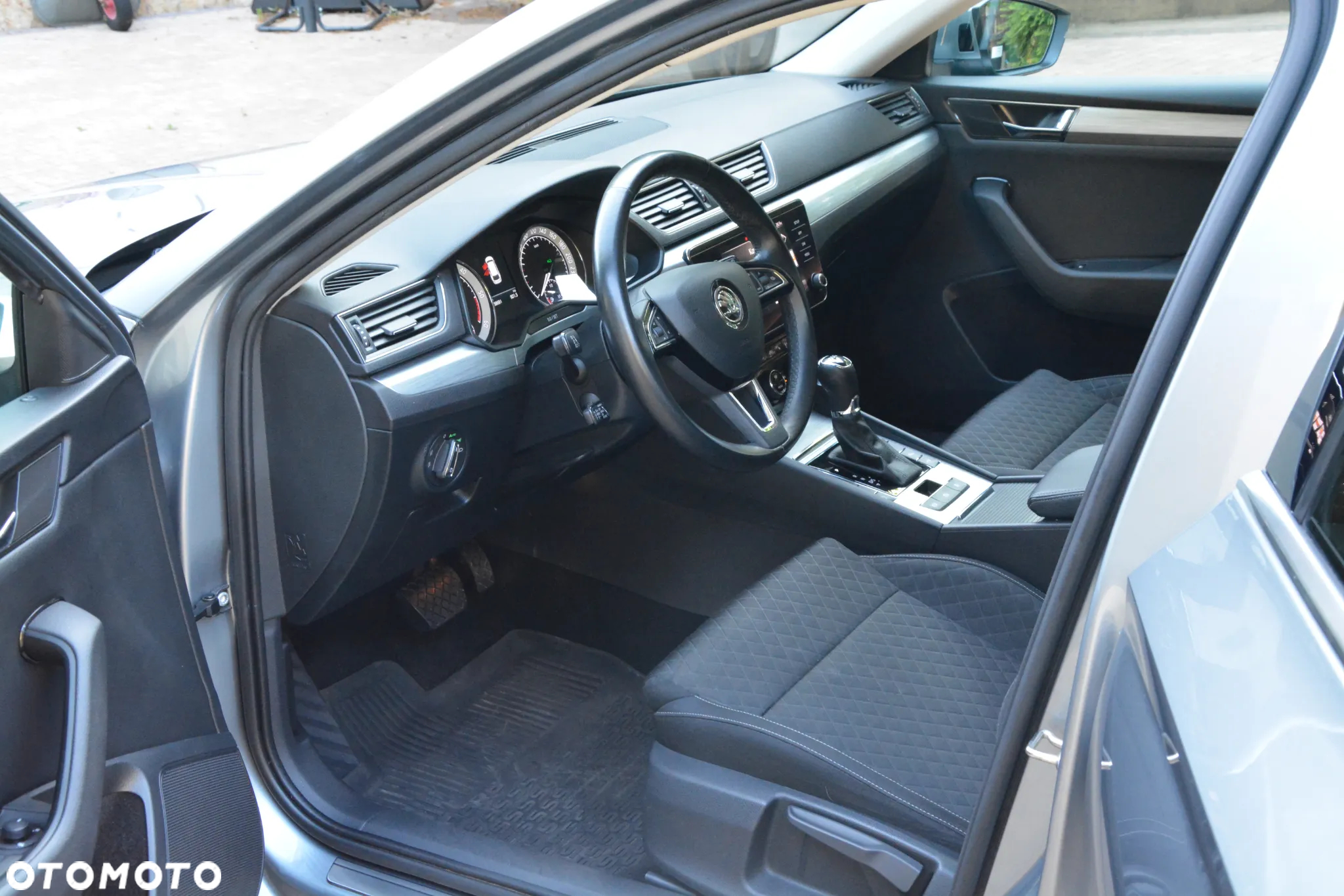 Skoda Superb 2.0 TDI SCR Ambition DSG - 9