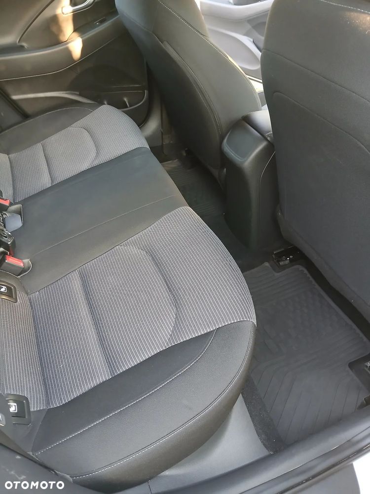 Hyundai i30 1.6 D Comfort - 13