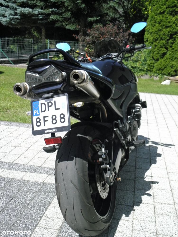 Suzuki GSR - 7