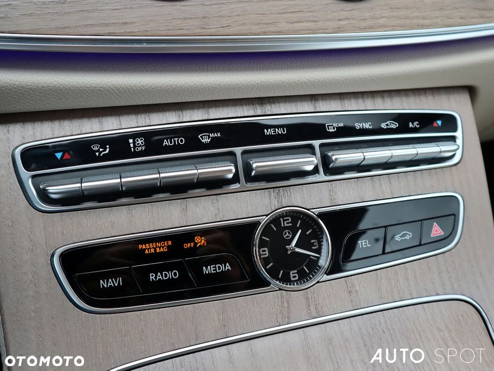 Mercedes-Benz Klasa E 220 d Coupe 9G-TRONIC - 36