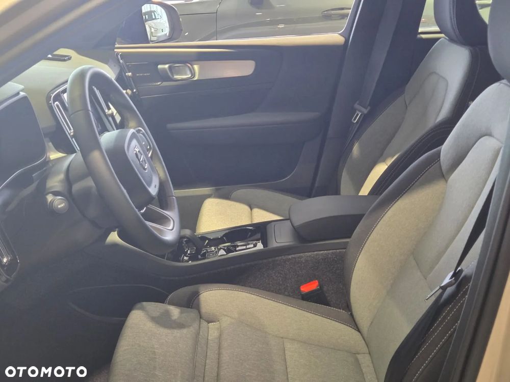 Volvo XC 40 B4 Plus Black Edition - 19