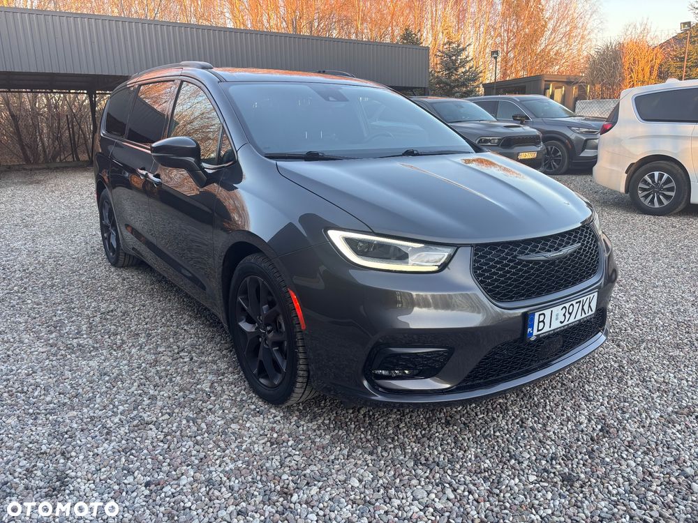 Chrysler Pacifica - 2