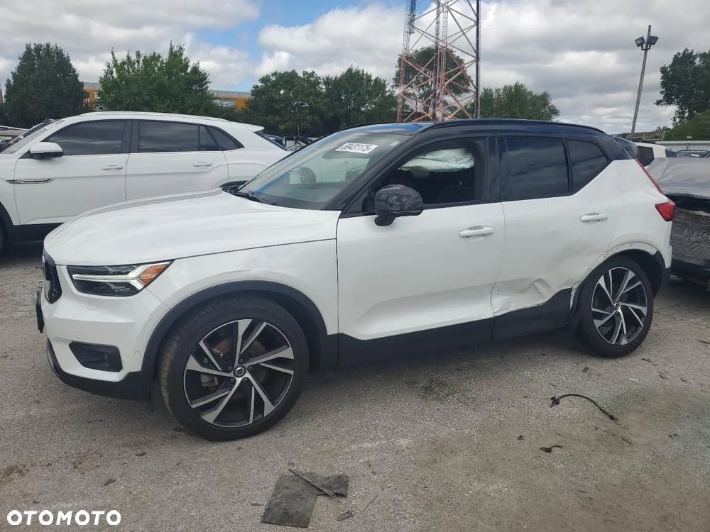 Volvo XC 40 T5 AWD R-Design - 3