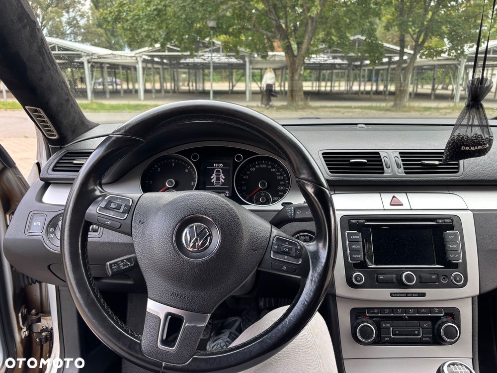 Volkswagen Passat 2.0 TDI DPF Comfortline - 10