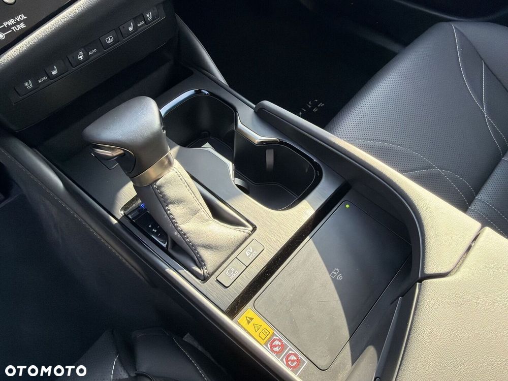 Lexus ES 300h Prestige - 28