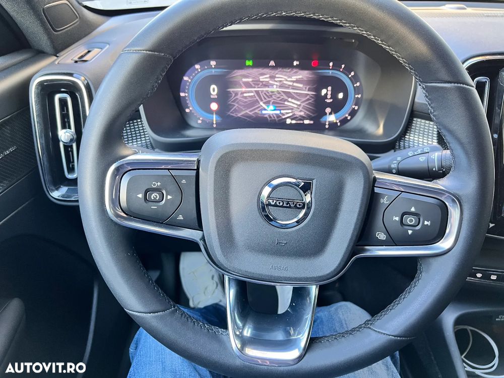 Volvo XC 40 B4 AT FWD MHEV Plus Dark - 9