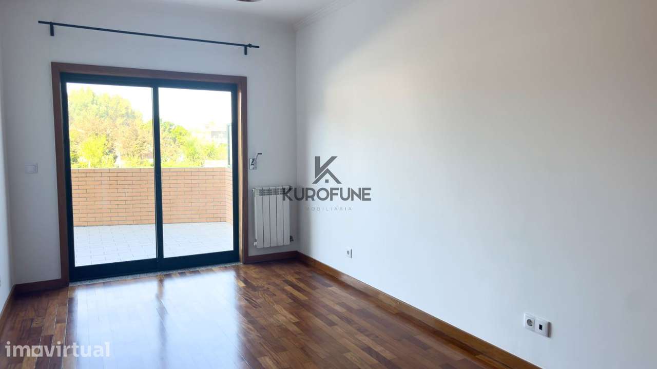 APARTAMENTO T2 PROXIMO À PRAIA DA MADALENA - Grande imagem: 3/24