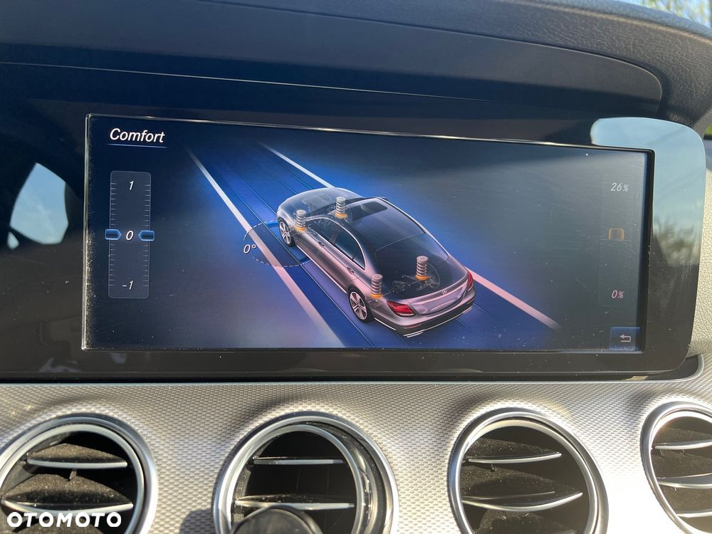Mercedes-Benz Klasa E 220 d 4-Matic 9G-TRONIC - 8